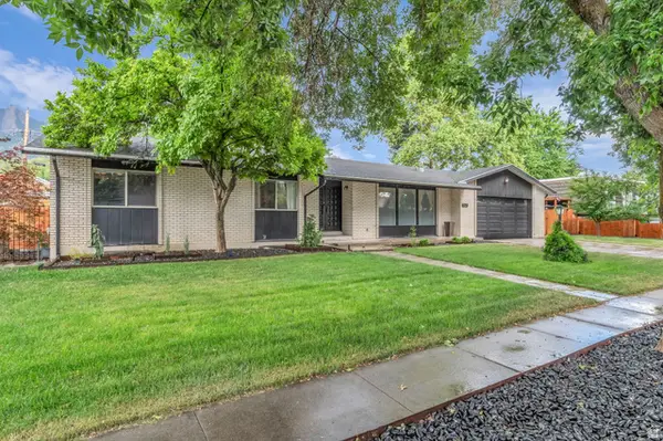 5629 S Laurelwood St, Holladay, UT 84121