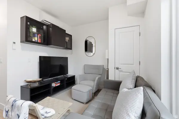2085 N Main St N #305, Sunset, UT 84015