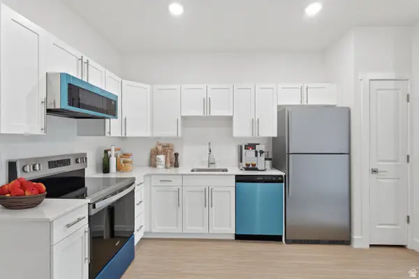 2085 N Main St N #216, Sunset, UT 84015