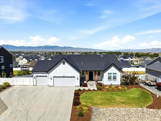 8271 N Iron Horse Dr, Lake Point, UT 84074 - #3