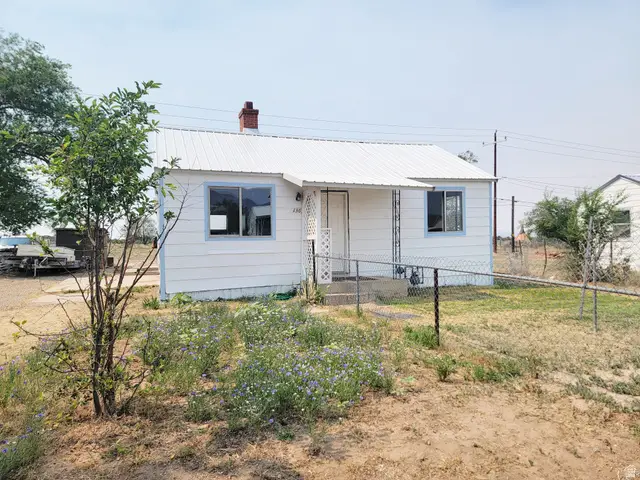 136 Geneva Dr, East Carbon, UT 84520 - #1