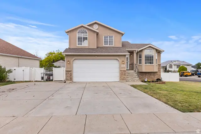 4121 Westlake Dr, Roy, UT 84067 - #1