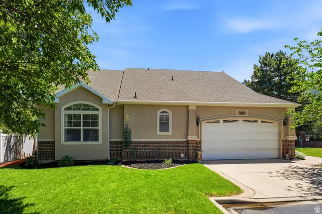 11301 S Blue Roan Ln E, Sandy, UT 84092 - #3