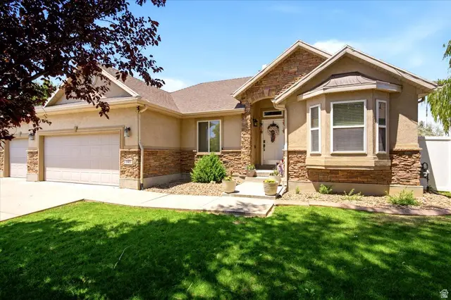 945 E James Cir. S, Clearfield, UT 84015 - #2