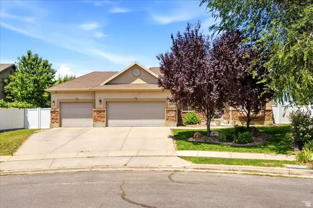 945 E James Cir. S, Clearfield, UT 84015 - #3