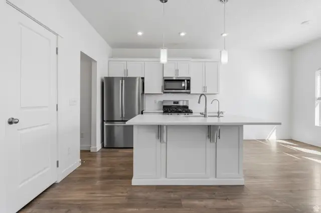 4515 Hurstbourne Dr E, Eagle Mountain, UT 84005 - #3