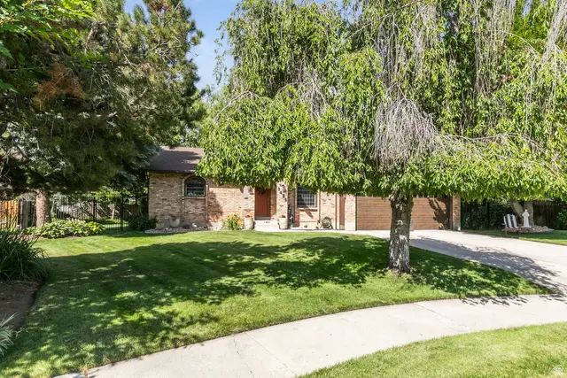 1406 E Lombardy Ct, Murray, UT 84121 - #2