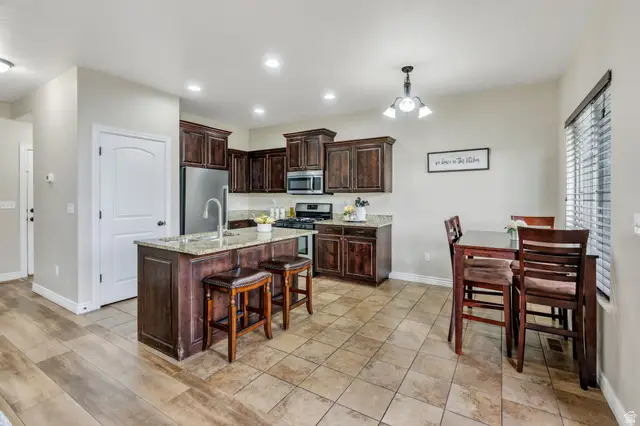 3953 W Sage Blossom Way, South Jordan, UT 84009 - #3