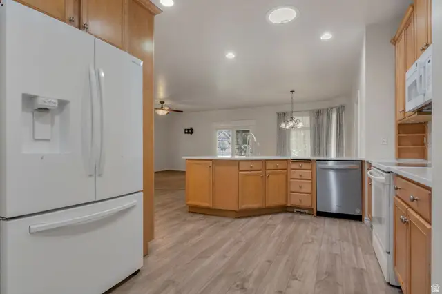 1092 W Tithing Ridge Dr, Riverton, UT 84065 - #3