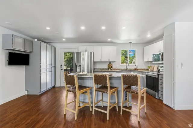 8054 S Boysenberry Dr, Sandy, UT 84093 - #3