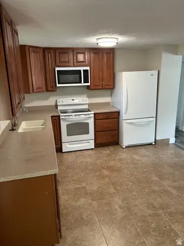 3226 W Meadow Wood Way S, Taylorsville, UT 84129 - #3