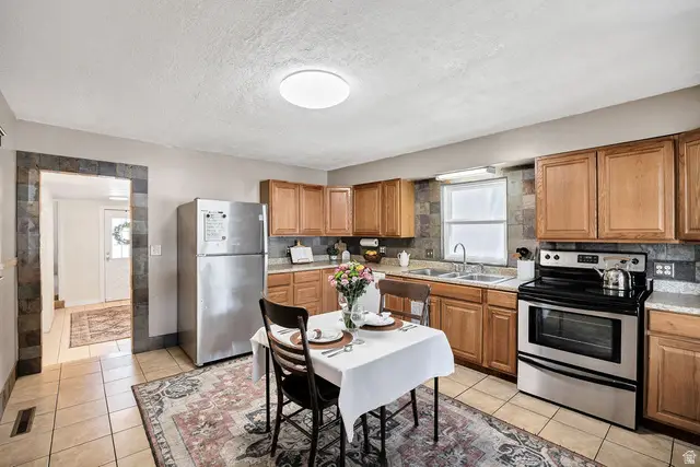 407 S 100 E, Hyrum, UT 84319 - #2