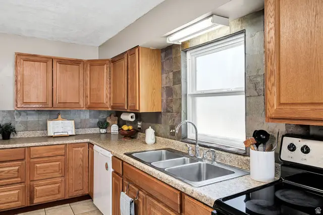 407 S 100 E, Hyrum, UT 84319 - #3