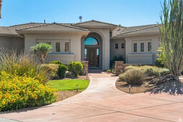 1040 N Berkshire Dr, Washington, UT 84780 - #3