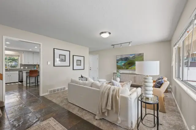 2370 E Quail Run Cir, Sandy, UT 84093 - #3