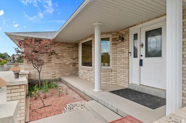 9608 S Royalty Ln W, South Jordan, UT 84095 - #3