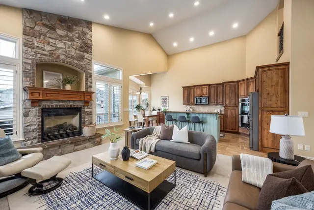 617 E Kirstys Ln, Murray, UT 84107 - #3