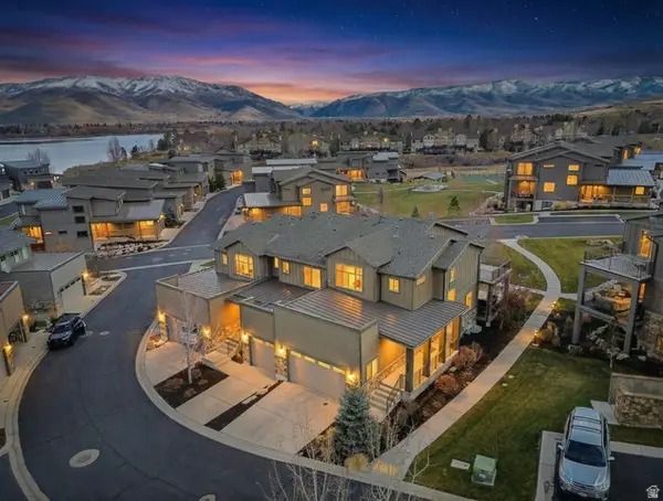 832 S Edgewater Ct #4, Huntsville, UT 84317