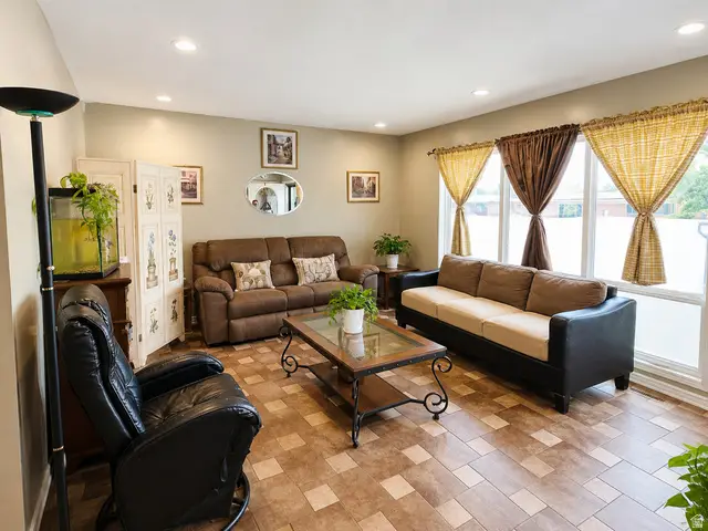 715 E Lockwood Dr. N, Ogden, UT 84404 - #2