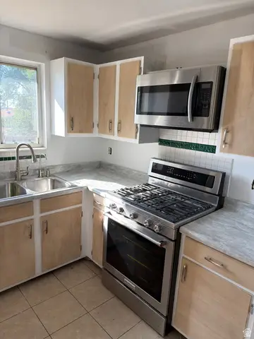 9434 S S Turnpike Ln Ln S, Sandy, UT 84070 - #3