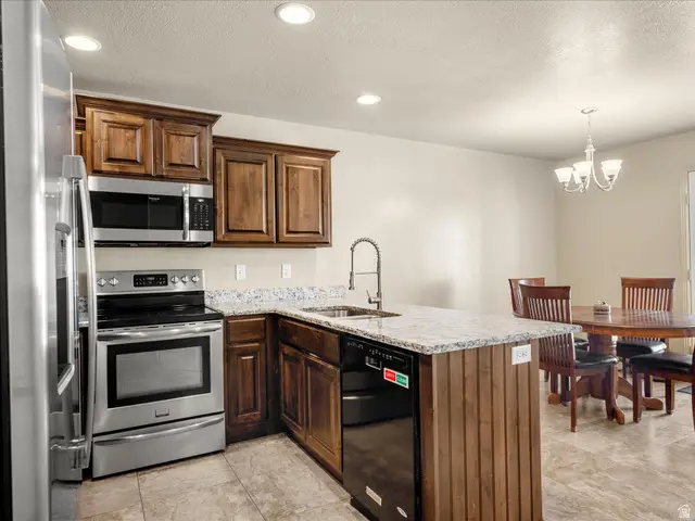 1146 W Excalibur Way, West Haven, UT 84401 - #3