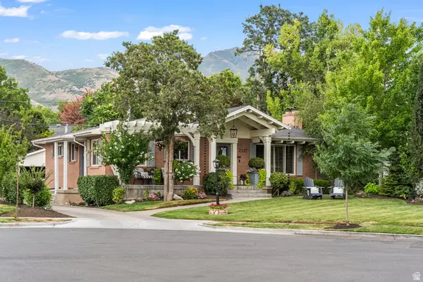 2337 S Country Club Cir E, Salt Lake City, UT 84109
