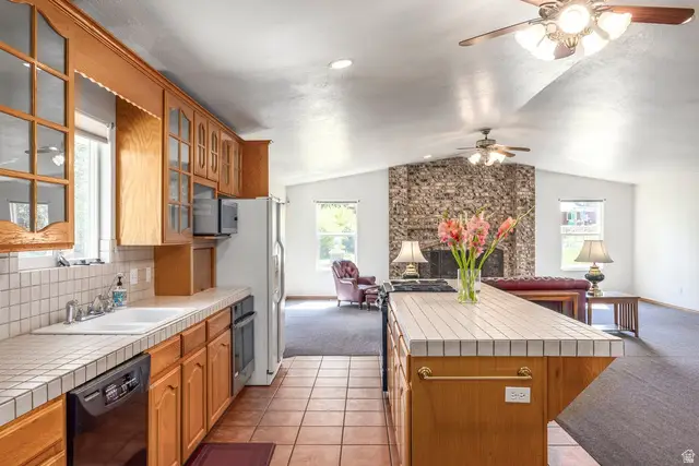 8745 S 1595 E, Sandy, UT 84093 - #3