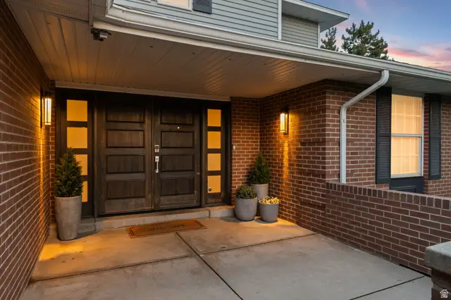 7609 S Country Manor Rd, Cottonwood Heights, UT 84121 - #3