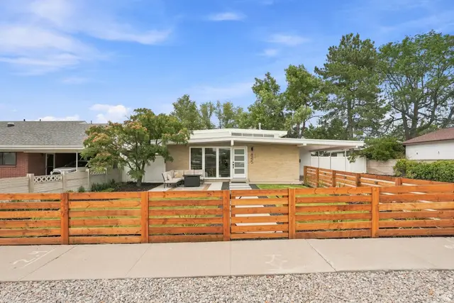 845 E Larkspur Dr, Sandy, UT 84094 - #2