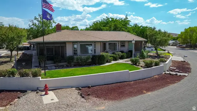 1272 E Chokeberry Dr, Saint George, UT 84790 - #1