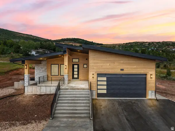 1073 S Mountain Dr, Garden City, UT 84028