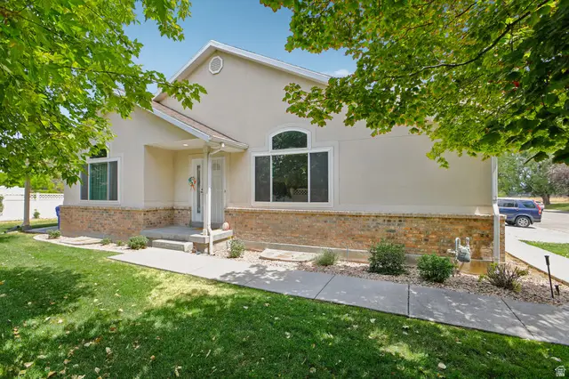 233 E Country Haven Ln S, Grantsville, UT 84029 - #1