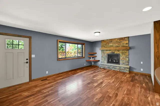2532 E Cliff Swallow Dr, Sandy, UT 84093 - #3