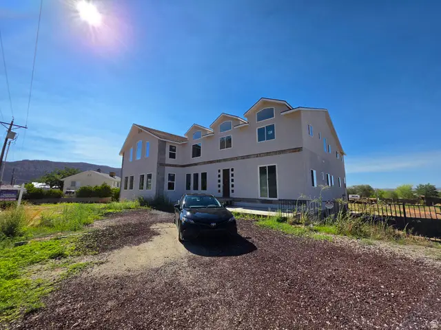 445 W Utah Ave, Hildale, UT 84784 - #2
