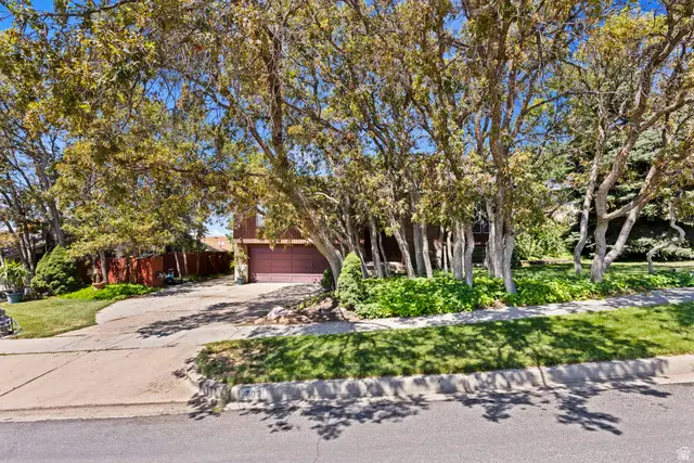703 Emerald Dr, Bountiful, UT 84010 - #2