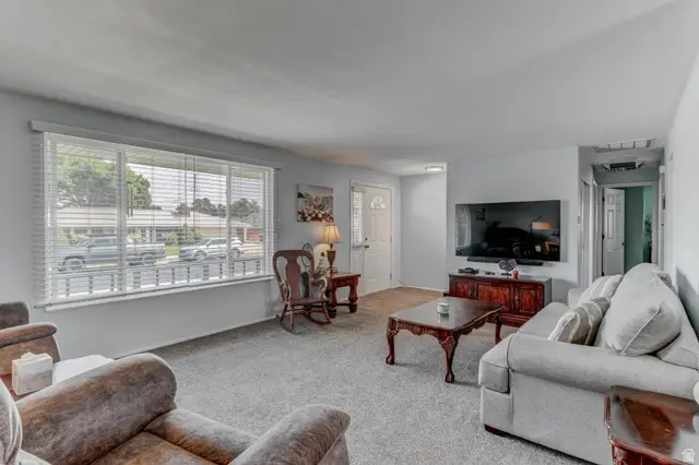 834 E Silver Shadows Dr, Murray, UT 84107 - #2