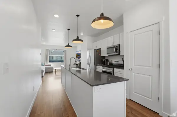 1097 E Waterway Ln, Saratoga Springs, UT 84045