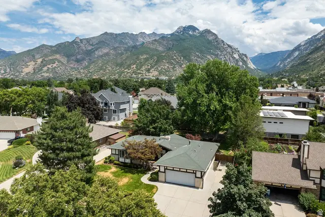 9739 S Laura Lane Dr, Sandy, UT 84092 - #1