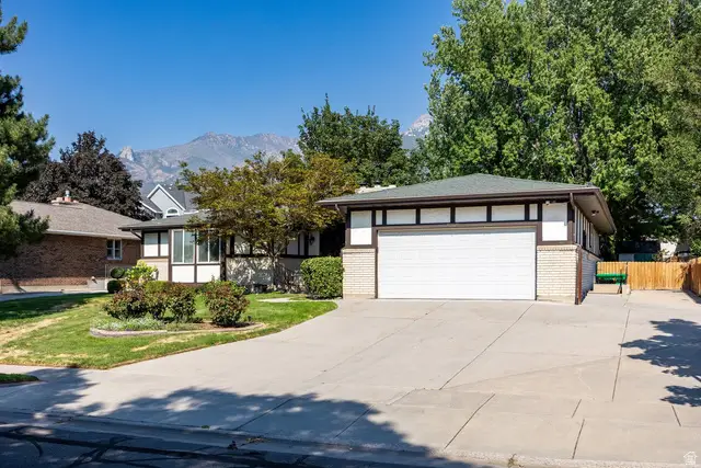 9739 S Laura Lane Dr, Sandy, UT 84092 - #3