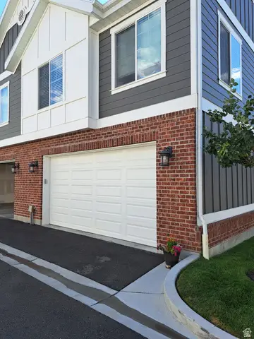 9283 S Bennington Ct, Sandy, UT 84094 - #3