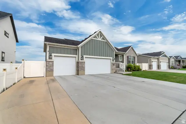 8061 S Oakridge Dr, West Jordan, UT 84081 - #3