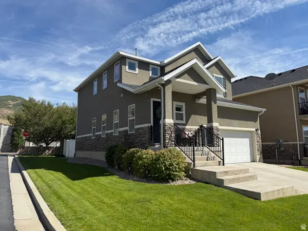 1053 Blackstone Dr, Fruit Heights, UT 84037