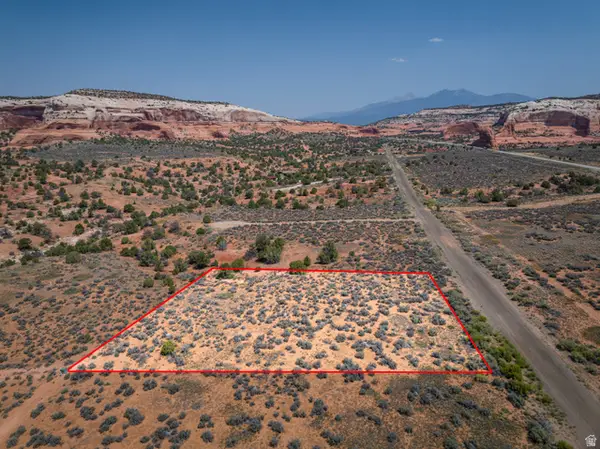 366 S Joe Wilson Dr #L, Moab, UT 84532