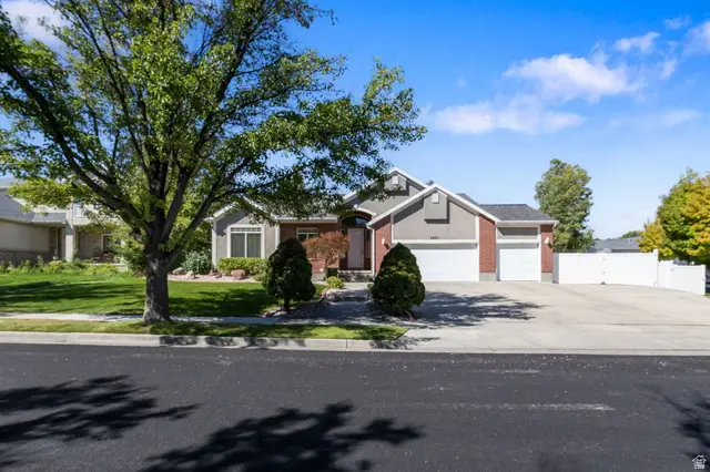4883 W Skye Dr, South Jordan, UT 84009 - #3