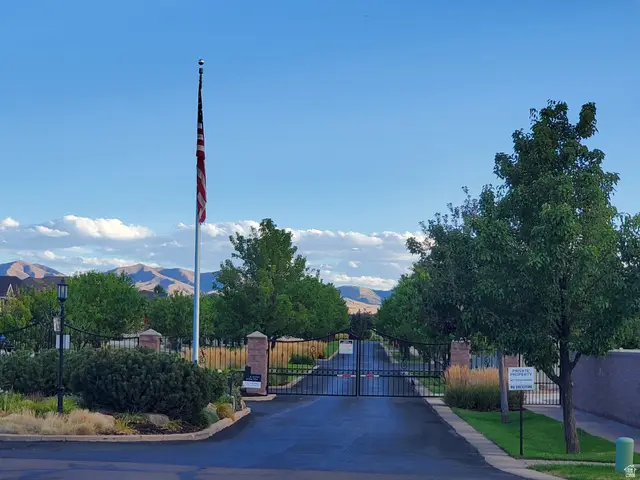 585 E Coach Ln, Grantsville, UT 84029 - #3