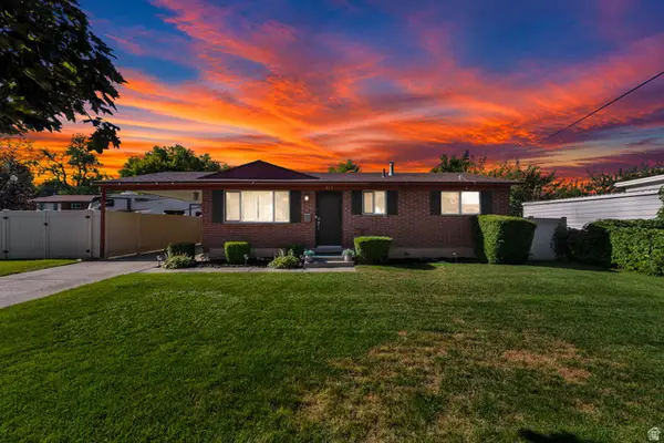 812 E Johnsonway Dr, Sandy, UT 84094