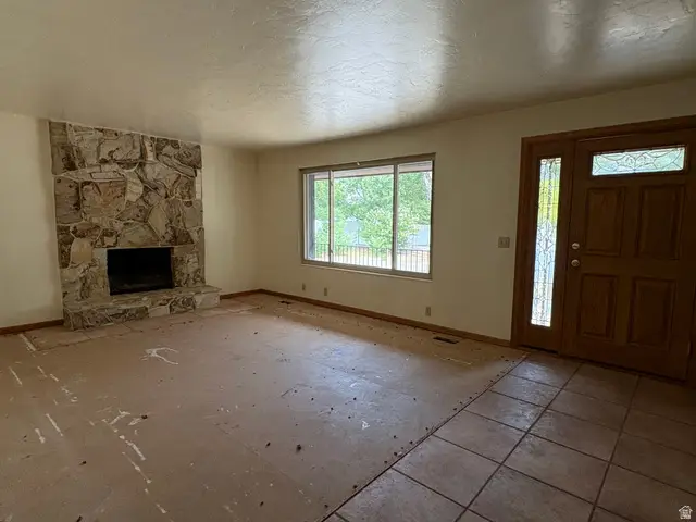 8012 S Bueno Vista Dr, West Jordan, UT 84088 - #3