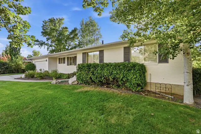 5714 S Laurelwood St, Holladay, UT 84121 - #2
