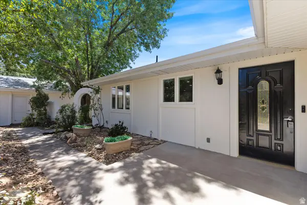8191 N Sapphire Dr, St. George, UT 84770