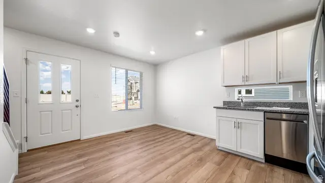 541 N Beaver Ln, Saratoga Springs, UT 84045 - #3